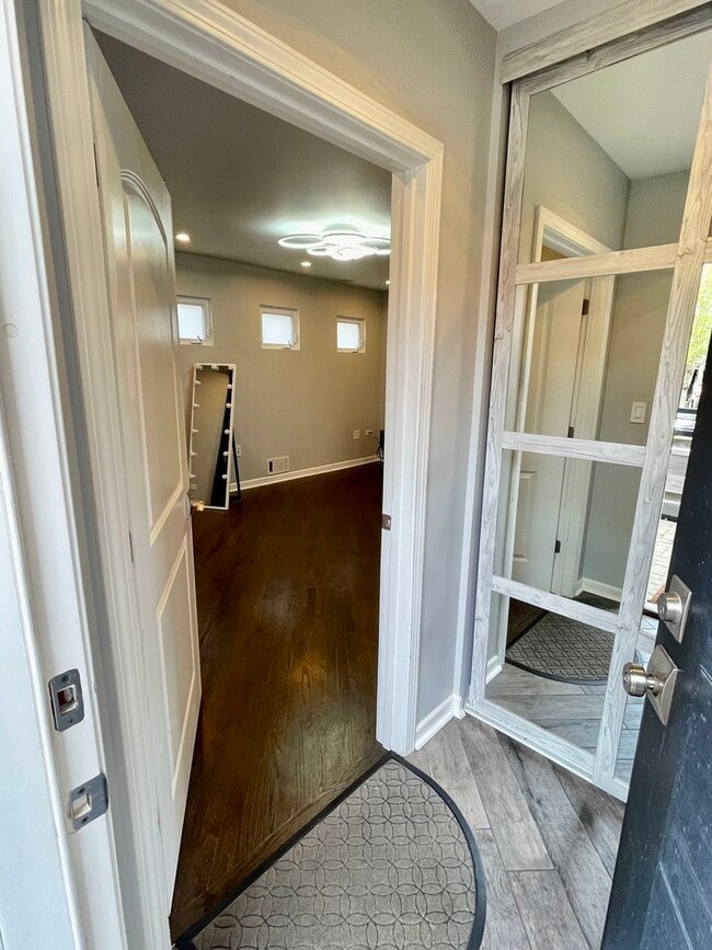 Building Photo - 3230 N Elston Ave