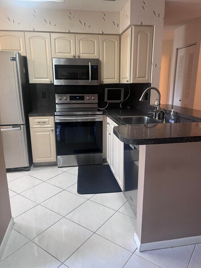 Building Photo - 14887 Bal Moral Ln