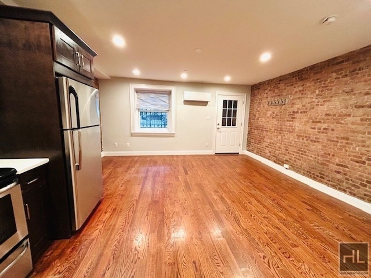 Building Photo - Enormous Striver's Row 2 Bedroom/Flex 3 Du...
