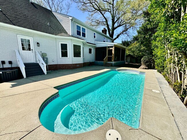 Building Photo - Great Neck Pool Home! First-Time Rental Available NOW! Pet Friendly - Corner Lot - Top Schools!