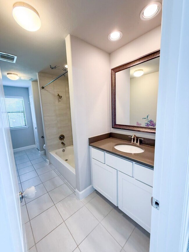 Building Photo - Come view this home located in the heart o...