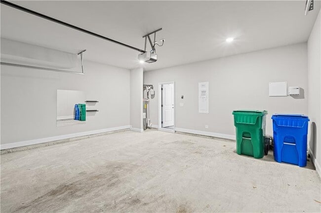 Building Photo - 2410 Lakeshore Ln