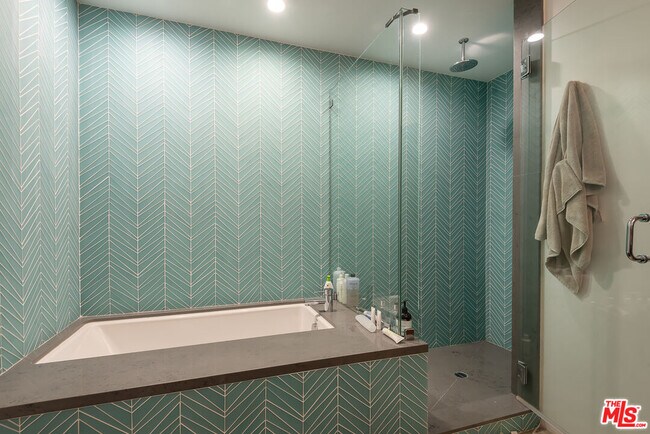 Building Photo - 581 Agate St