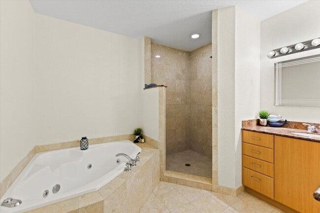 Building Photo - 1620 Presidential Way