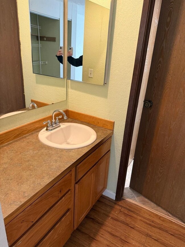 Building Photo - Beautiful 2 bedrooms 1.5 Bath