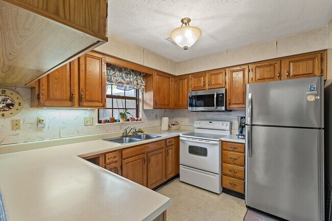 Building Photo - 3441 Laredo Dr