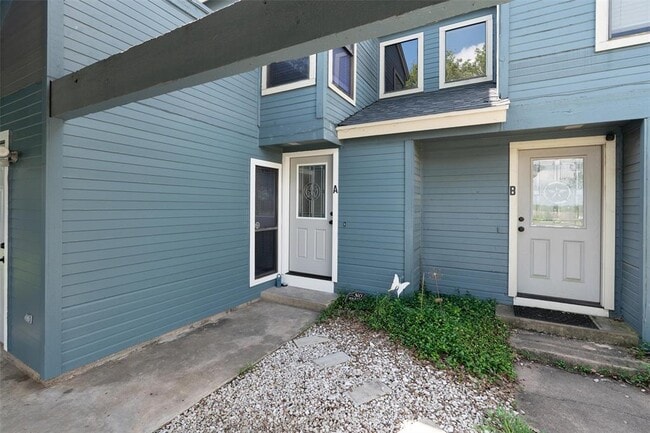 Building Photo - 6915 Woodhue Dr