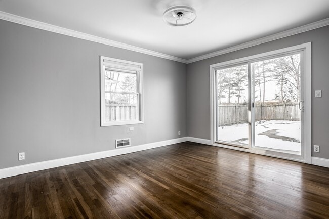 Building Photo - 101 E 96th St