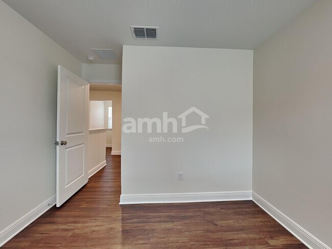 Building Photo - 27207 St Andrews Ave