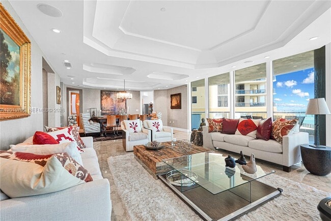 Building Photo - 16051 Collins Ave