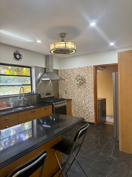 Building Photo - 1398 Normandy Dr