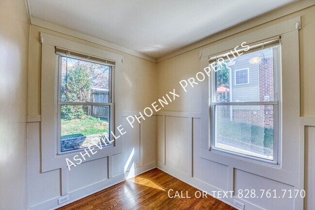 Building Photo - 8 Enka Oak St