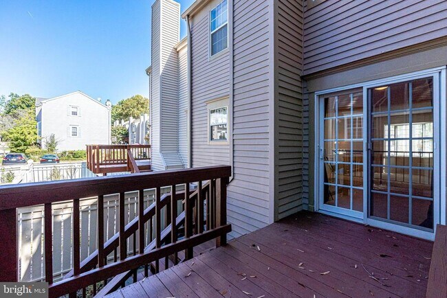 Building Photo - 2374 Hunters Square Ct