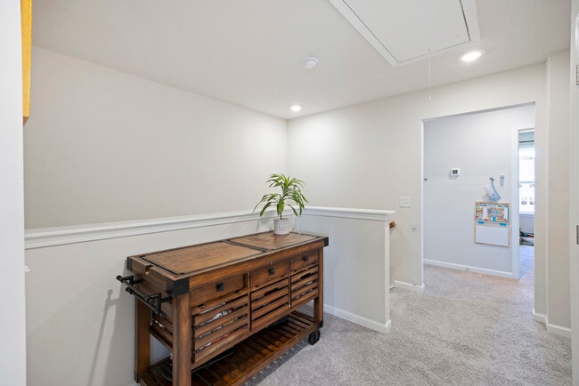 Building Photo - 210 Winding River Dr