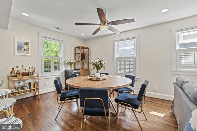 Building Photo - 102 E Linden St