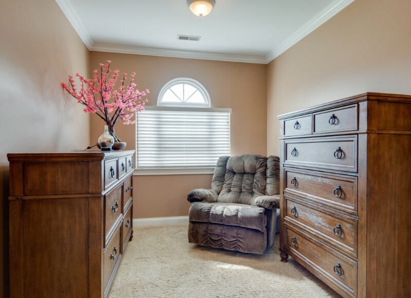 Building Photo - 176 London Ln