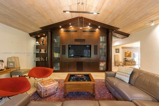 Building Photo - 10100 Lakeside Dr