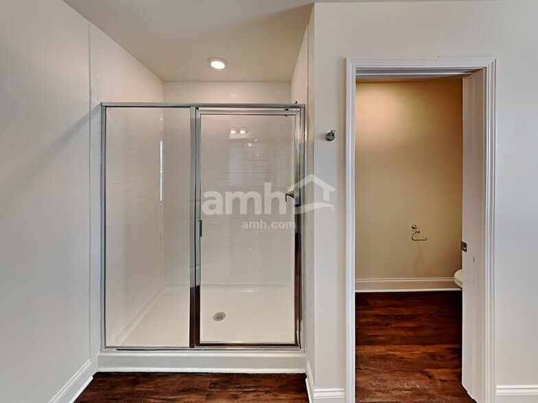 Building Photo - 455 Summit View Ct