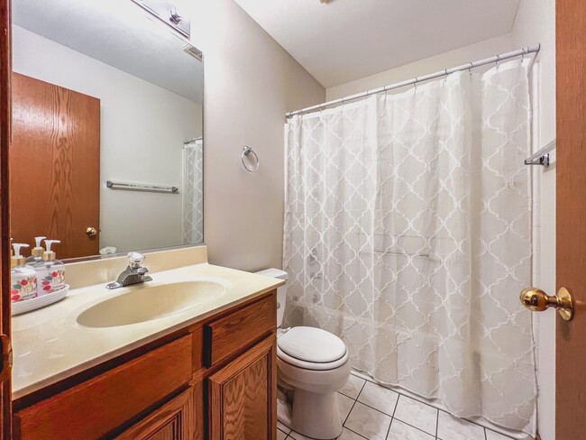 Building Photo - 1320 Darnell Dr