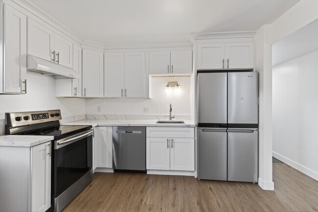 Building Photo - 3216 Delaware St