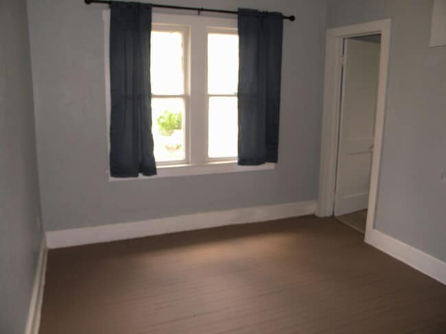 Building Photo - 1014 NE 8th Ave