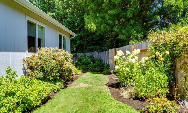 Building Photo - Large 4 Bed/ 2 Full Bath Home in the Gilha...