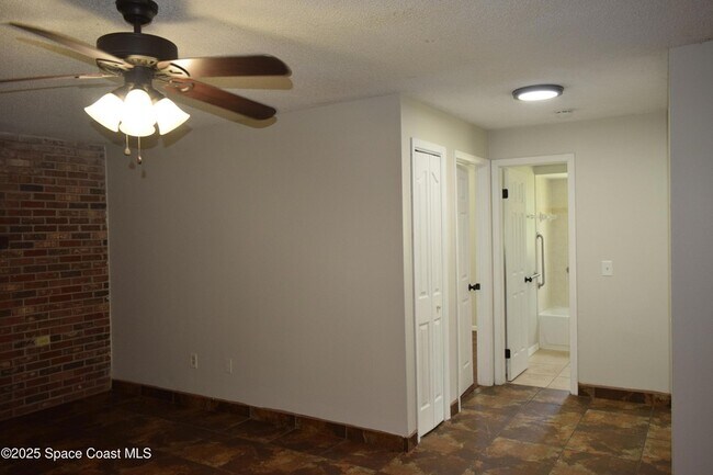 Building Photo - 326 Decordre Rd SE