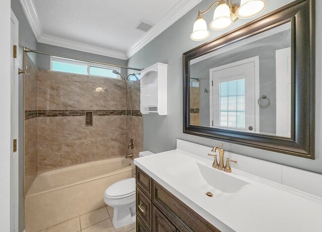 Building Photo - 5897 Saratoga Dr