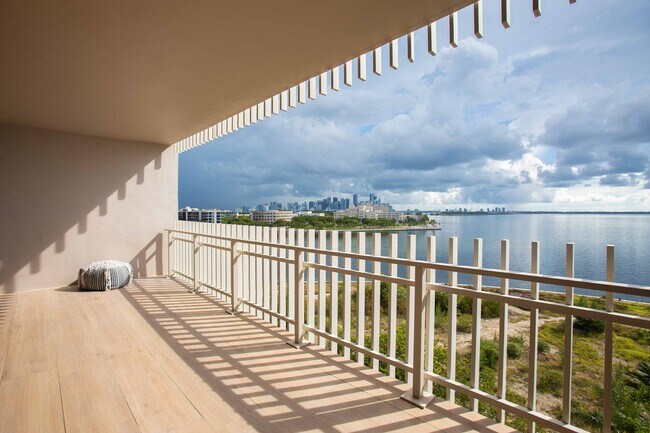 Building Photo - 3 Grove Isle Dr