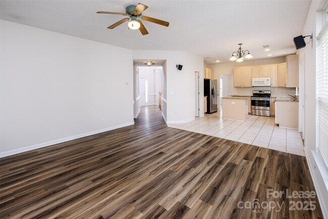 Building Photo - 16017 Woodcote Dr