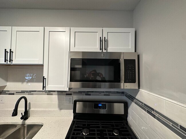 Building Photo - Experience Luxury Living at Bellagio Living II: Modern Apartments in Lawrence, Indiana