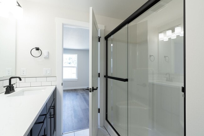 Building Photo - Brand New 2 Bedroom Duplex in SW Redmond