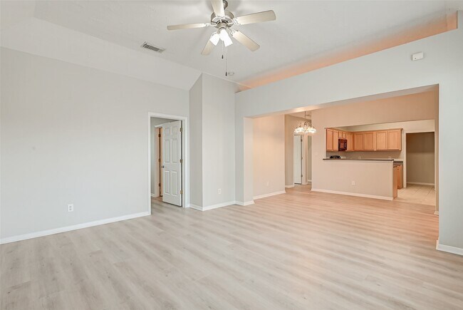 Building Photo - 717 Cedarwood Dr