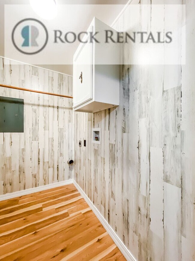 Building Photo - Completely Renovated 1 Bed 1 Bath House