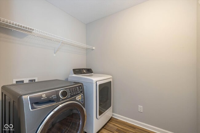 Building Photo - 6792 Highland Way