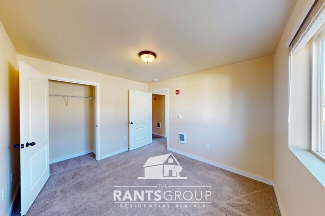 Building Photo - 2 Bedroom ADA unit in the heart of Yelm!