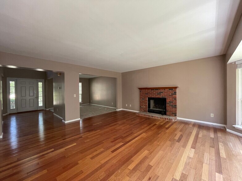 Building Photo - 636 Canary Estates Dr