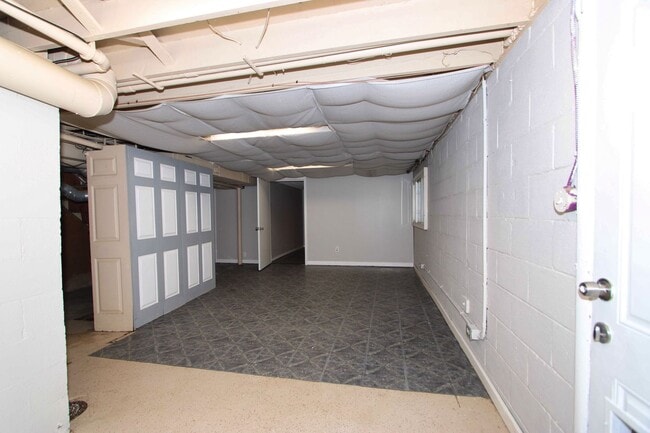 Building Photo - 4 Bed 2 Bath House for Rent