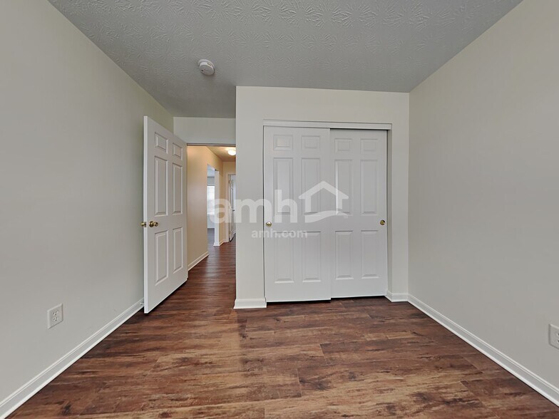 Building Photo - 32 Meadowcrest Dr