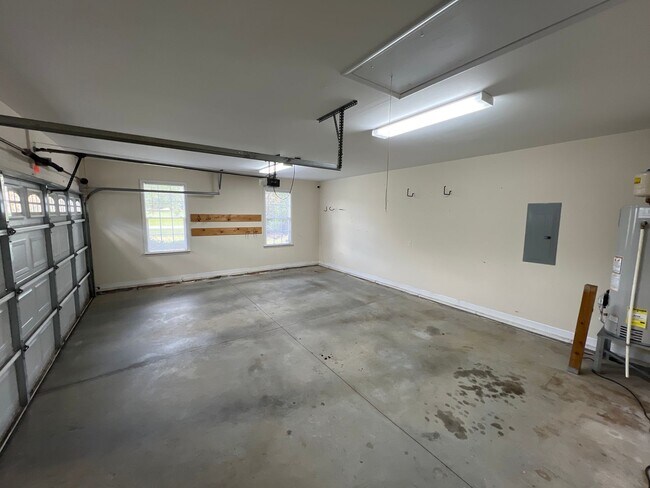 Building Photo - For Rent in Charleston Ridge