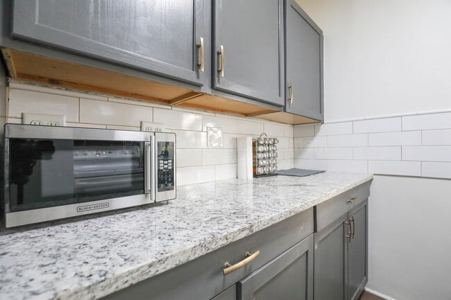 Building Photo - 3004 Marcy St