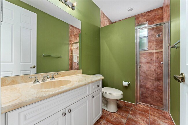 Building Photo - 7140 Pinecreek Way