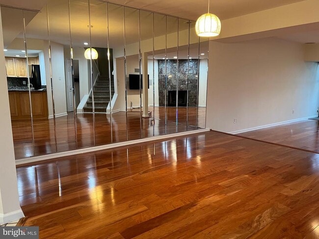 Building Photo - 1710 Chanticleer