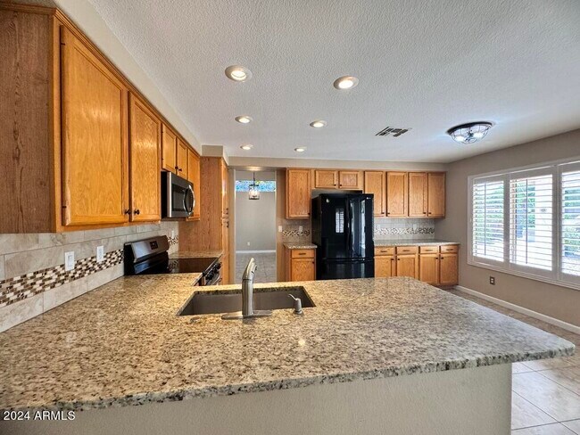 Building Photo - 1873 W Falcon Dr