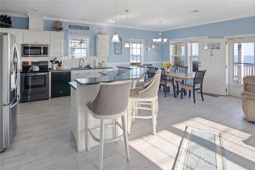 Building Photo - 975 Dolly St