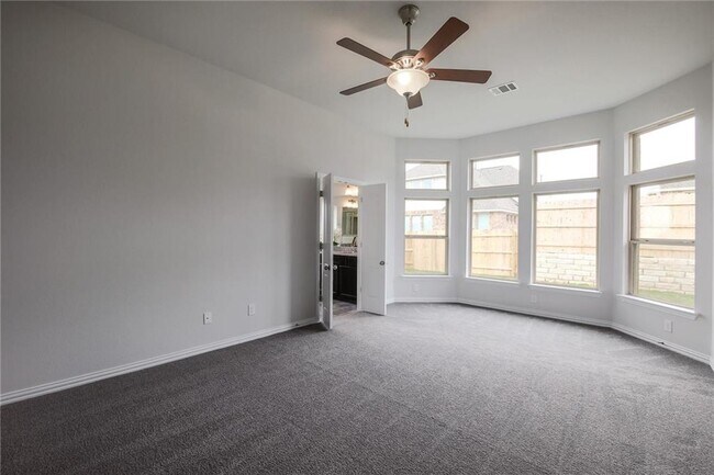 Building Photo - 708 Sunny Ridge Dr