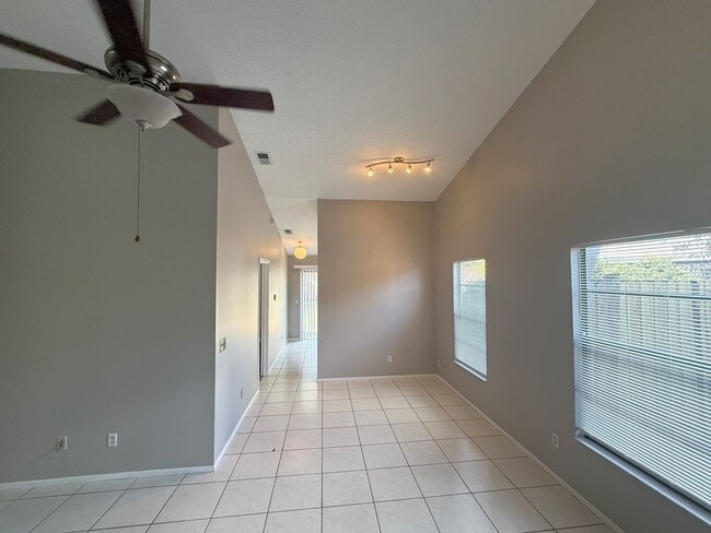 Building Photo - 2453 E Illiana St