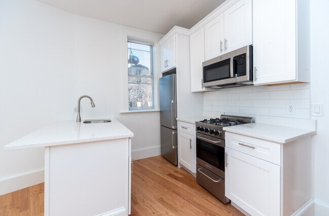 Building Photo - 151 Park Dr