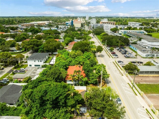 Building Photo - 1136 NE 167th St