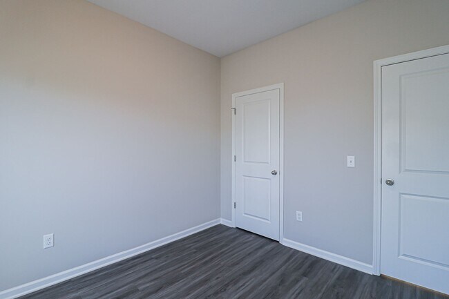 Building Photo - 2336 E Cheyenne Ct